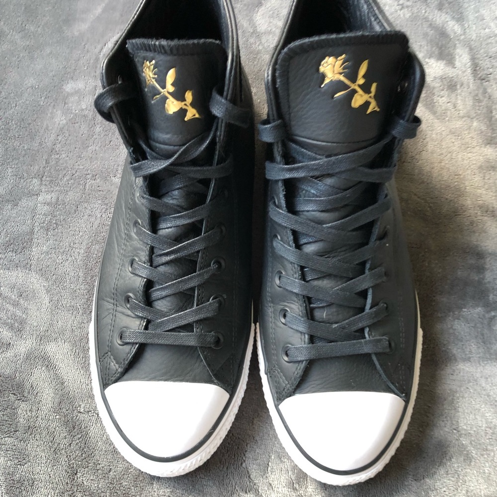 Men’s leather converse shoes size 11